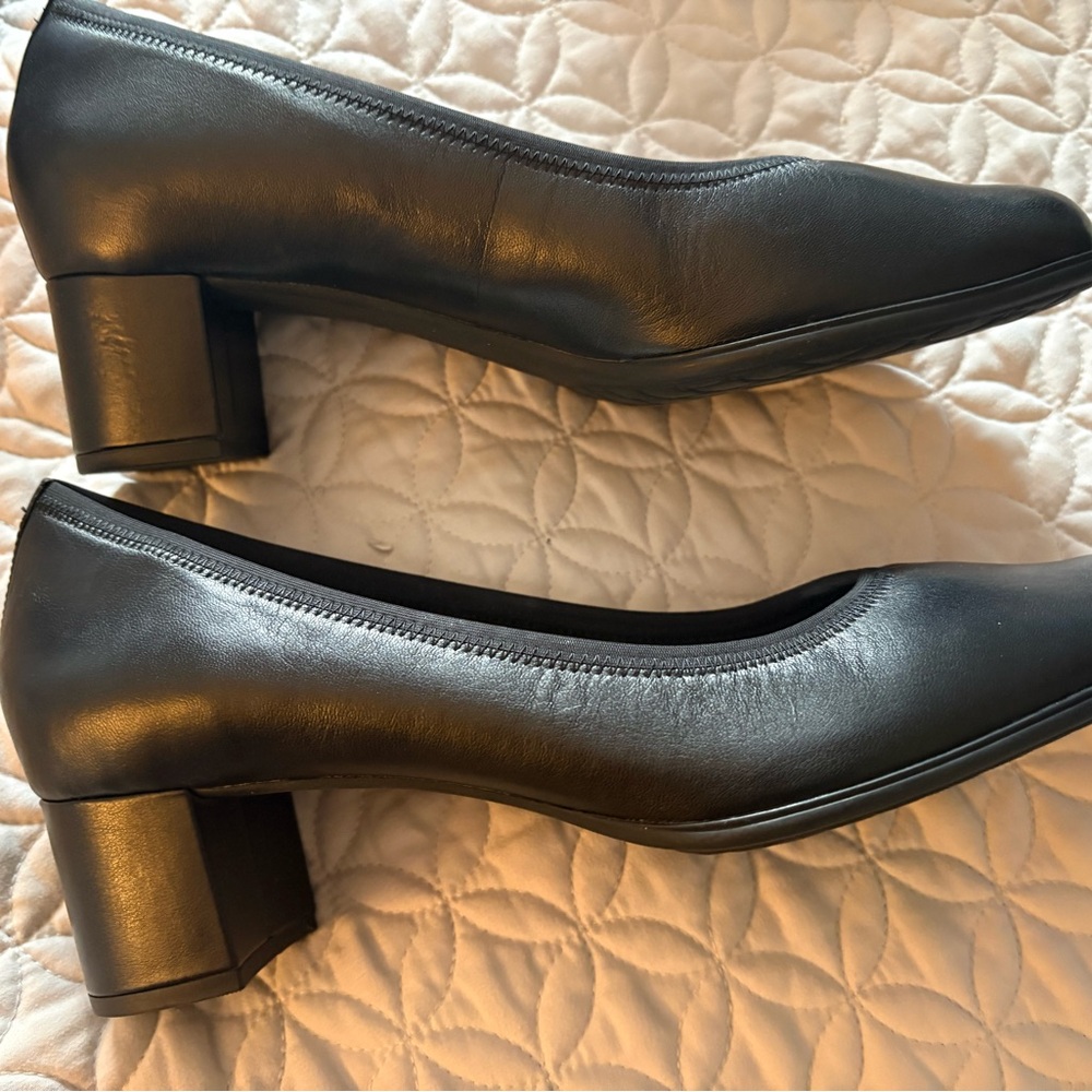 Aravon Women's Black Leather Career Dress Pumps